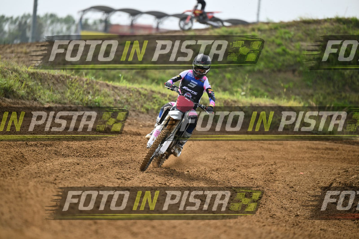FANTIC RED PINK · DSH_0909