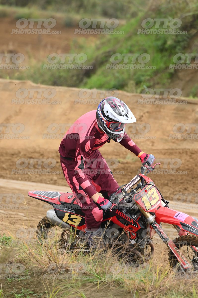 13 · DSH_1044