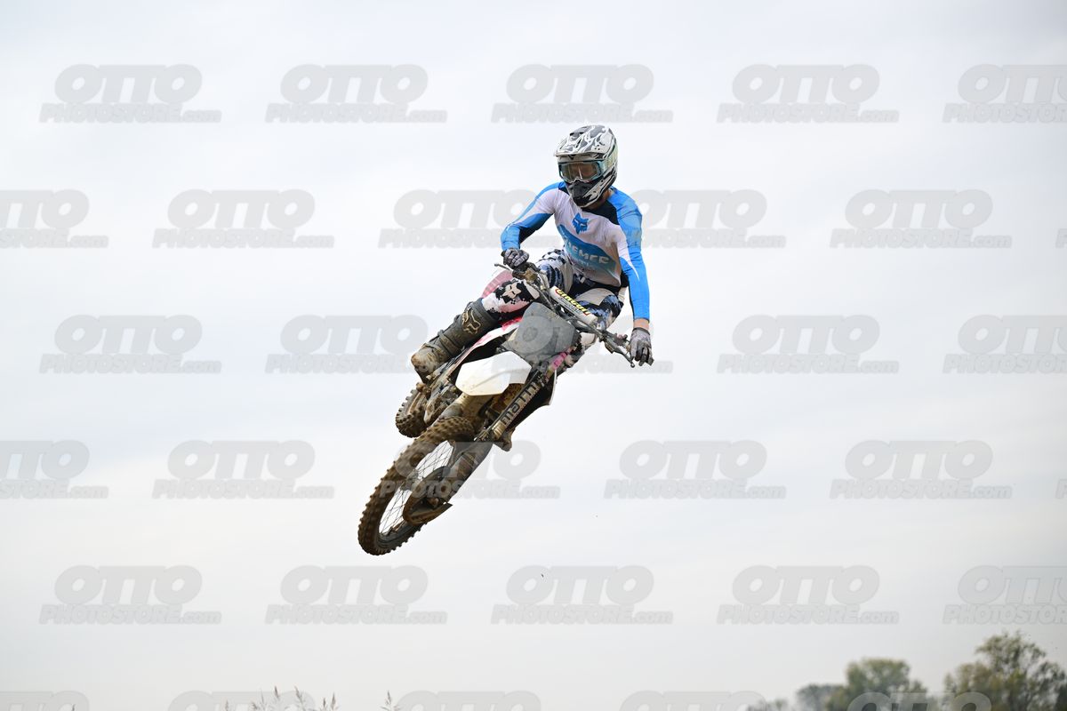 0 WhiteBlueSuite · DSH_1124