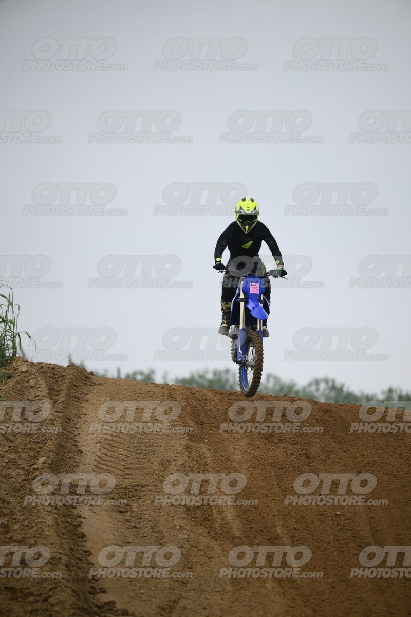 YAMAHA YZ -45F blue - Yellow Helmet · DSH_1224