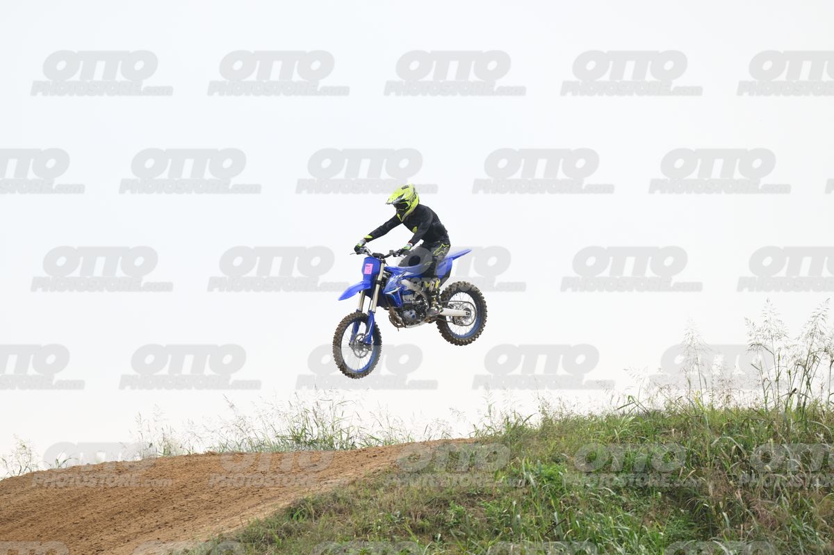 YAMAHA YZ -45F blue - Yellow Helmet · DSH_1316