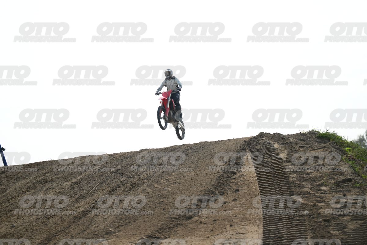 HONDA CRF RED - WHITE BLACK SUIT WITH BLACK PANTS - BLACK WHITE GREEN HELMET WITH MONSTER GRAPHICS · DSH_1615