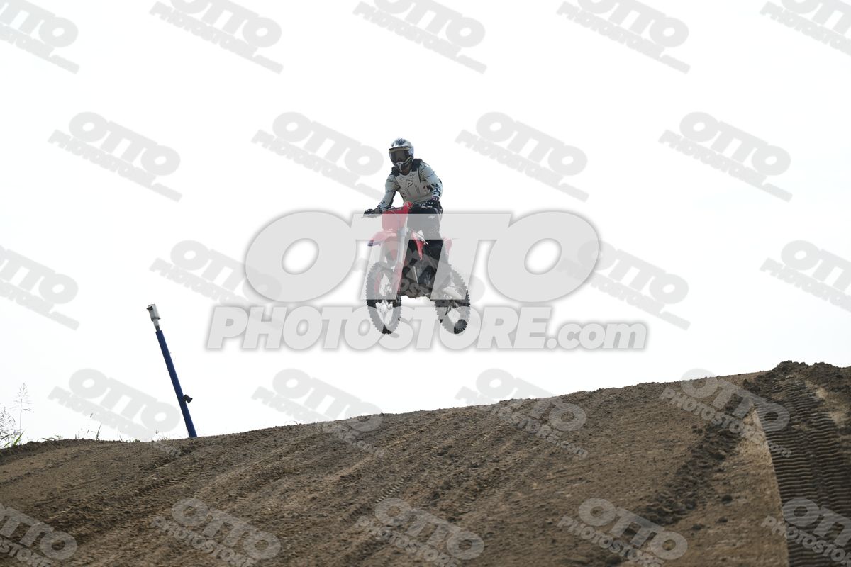 HONDA CRF RED - WHITE BLACK SUIT WITH BLACK PANTS - BLACK WHITE GREEN HELMET WITH MONSTER GRAPHICS · DSH_1619