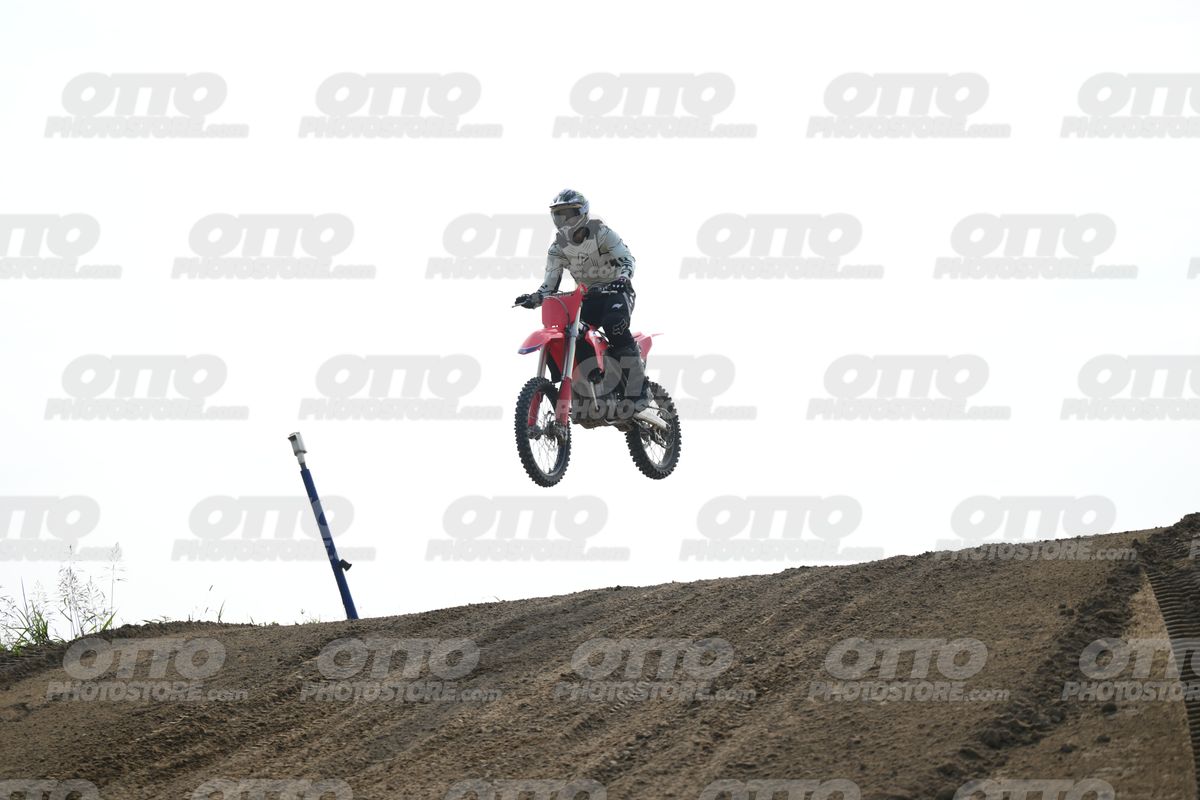 HONDA CRF RED - WHITE BLACK SUIT WITH BLACK PANTS - BLACK WHITE GREEN HELMET WITH MONSTER GRAPHICS · DSH_1620
