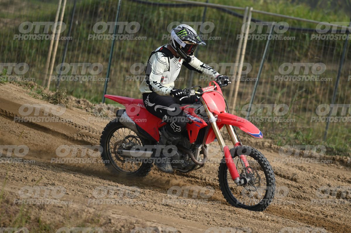 HONDA CRF RED - WHITE BLACK SUIT WITH BLACK PANTS - BLACK WHITE GREEN HELMET WITH MONSTER GRAPHICS · DSH_1642