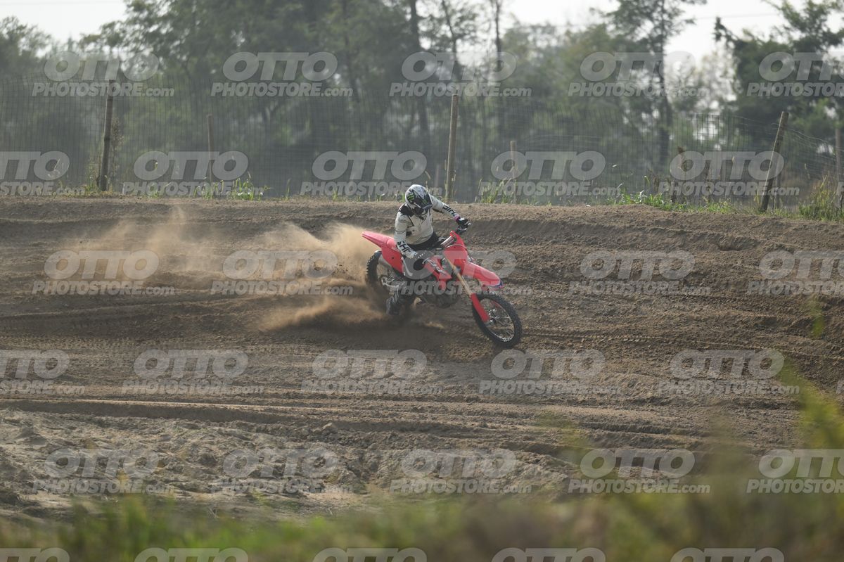 HONDA CRF RED - WHITE BLACK SUIT WITH BLACK PANTS - BLACK WHITE GREEN HELMET WITH MONSTER GRAPHICS · DSH_1693