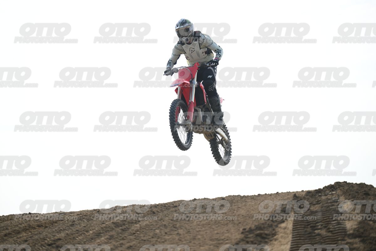 HONDA CRF RED - WHITE BLACK SUIT WITH BLACK PANTS - BLACK WHITE GREEN HELMET WITH MONSTER GRAPHICS · DSH_1705