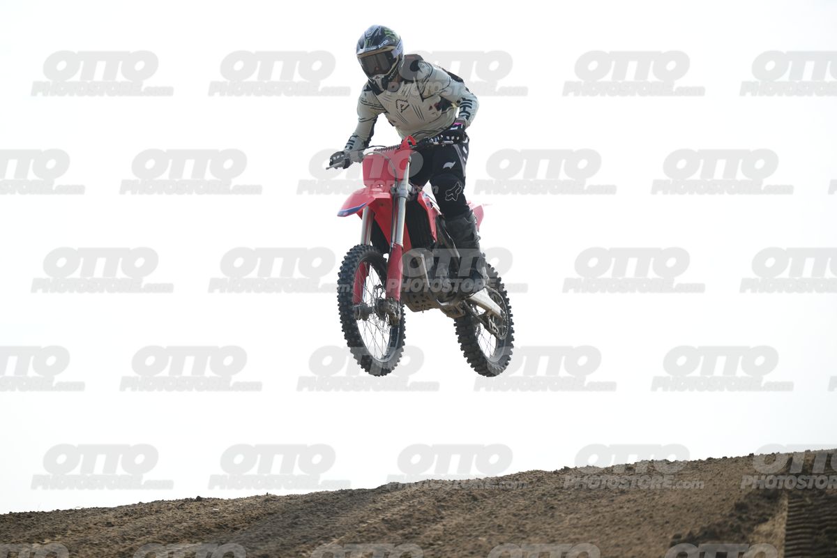 HONDA CRF RED - WHITE BLACK SUIT WITH BLACK PANTS - BLACK WHITE GREEN HELMET WITH MONSTER GRAPHICS · DSH_1707
