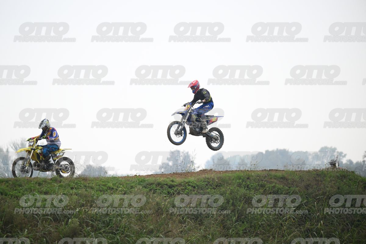 12 · DSH_1737