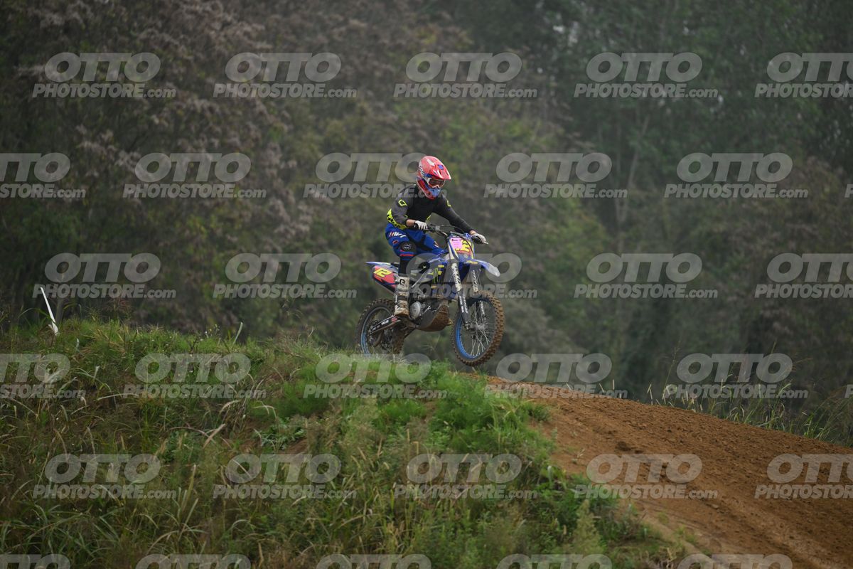 12 · DSH_1744