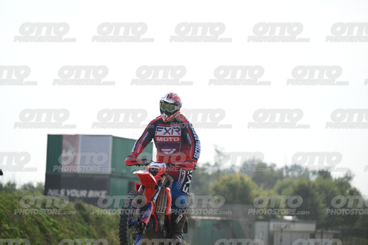 BETA RR RED WHITE BLUE - RED BLACK FXR SUIT WITH BLUE PANTS - WHITE RED HELMET WITH GREEN GOGGLES · DSH_1782