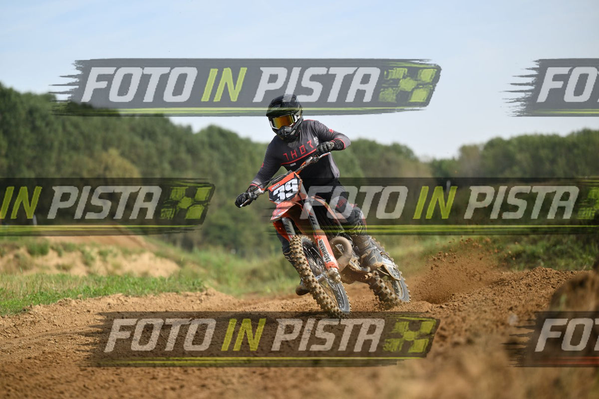 39 · DSH_1870