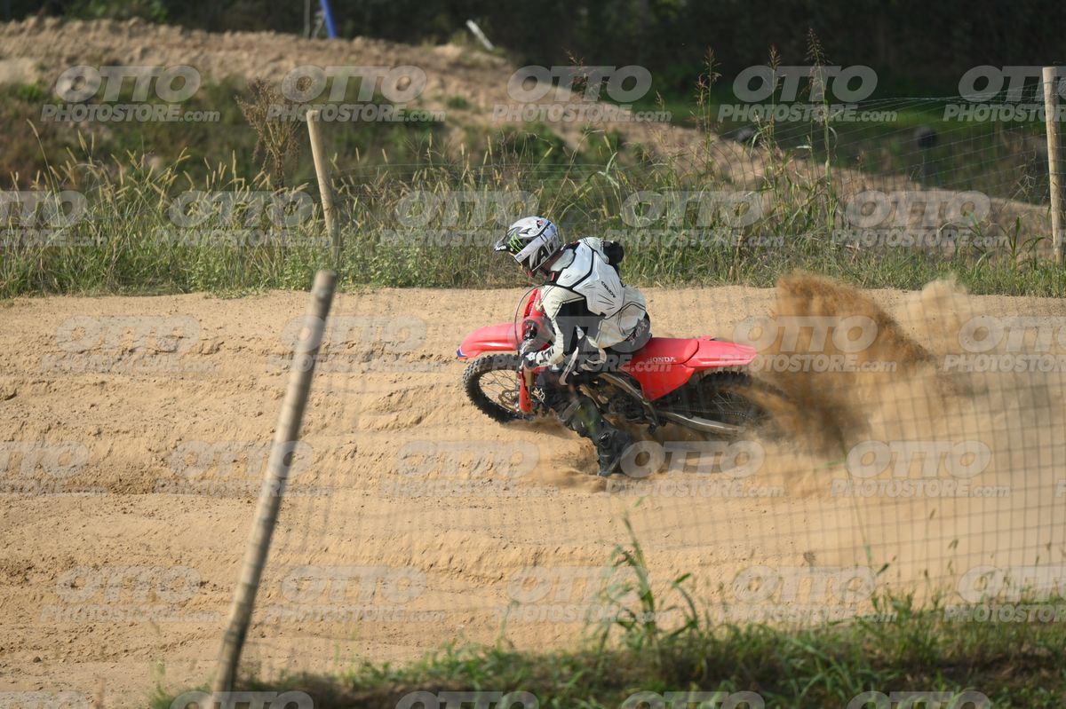 HONDA CRF RED - WHITE BLACK SUIT WITH BLACK PANTS - BLACK WHITE GREEN HELMET WITH MONSTER GRAPHICS · DSH_1890