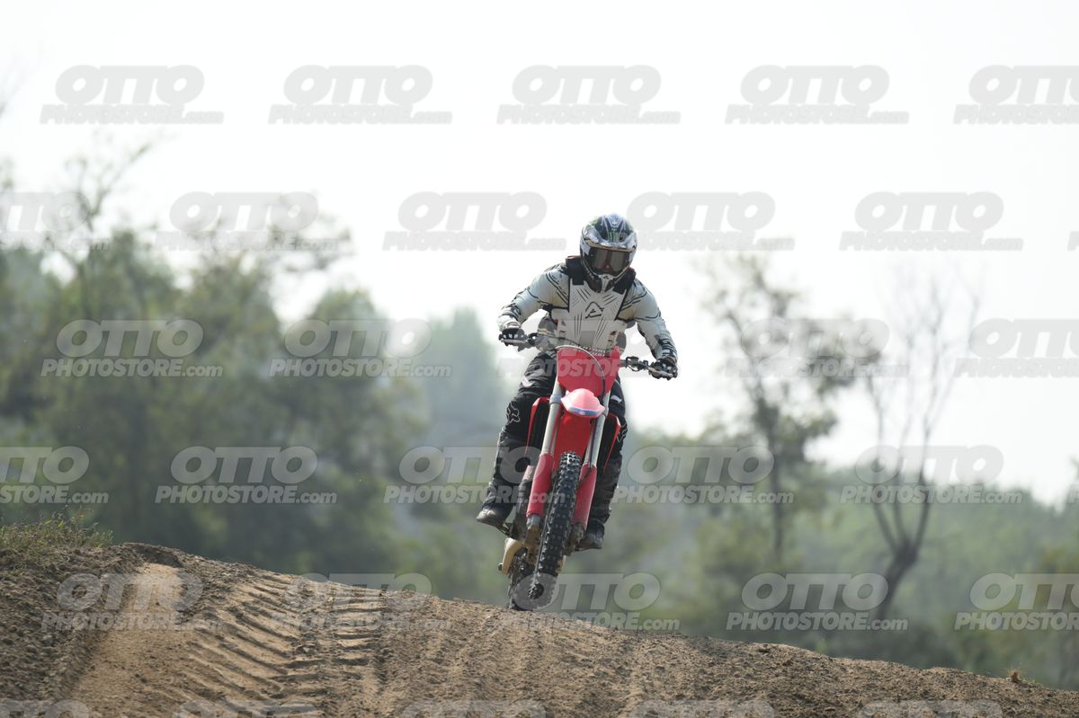 HONDA CRF RED - WHITE BLACK SUIT WITH BLACK PANTS - BLACK WHITE GREEN HELMET WITH MONSTER GRAPHICS · DSH_1896
