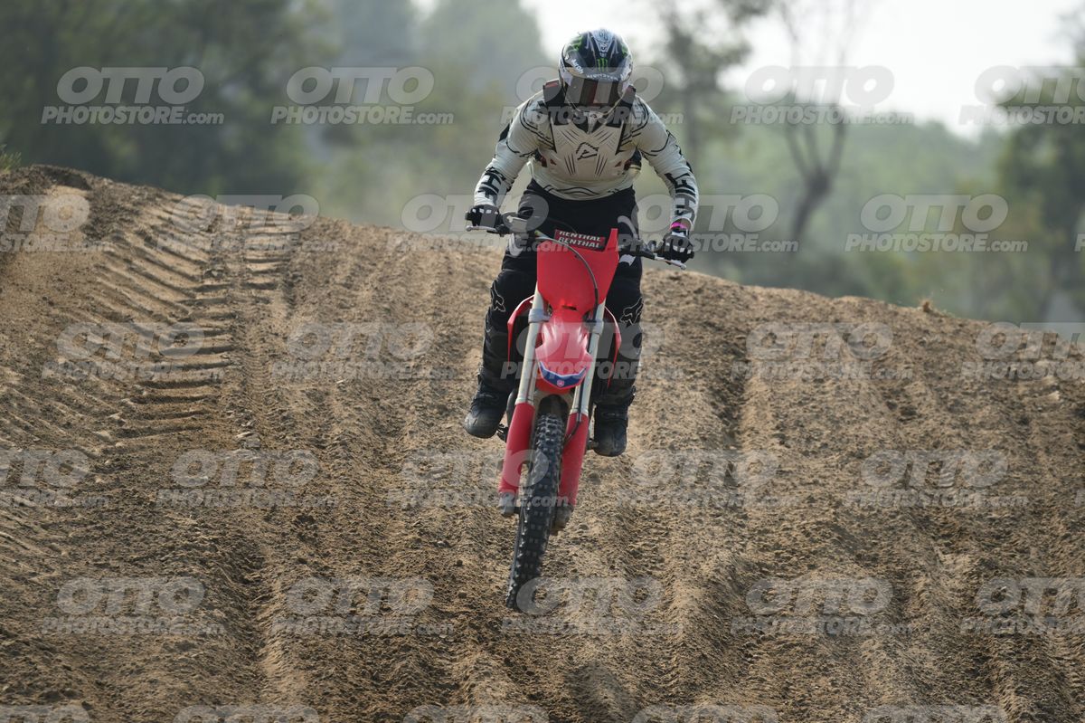 HONDA CRF RED - WHITE BLACK SUIT WITH BLACK PANTS - BLACK WHITE GREEN HELMET WITH MONSTER GRAPHICS · DSH_1904