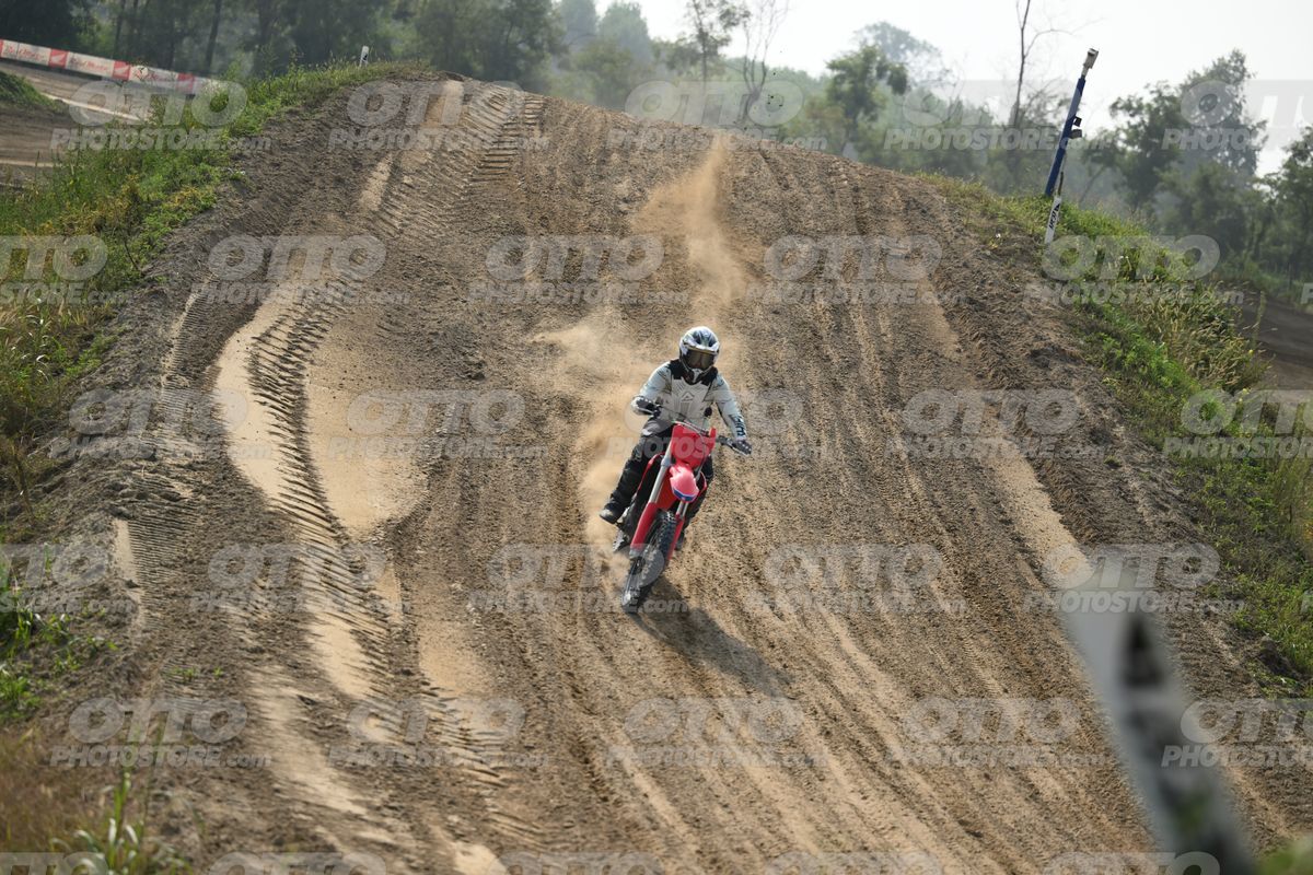 HONDA CRF RED - WHITE BLACK SUIT WITH BLACK PANTS - BLACK WHITE GREEN HELMET WITH MONSTER GRAPHICS · DSH_1906