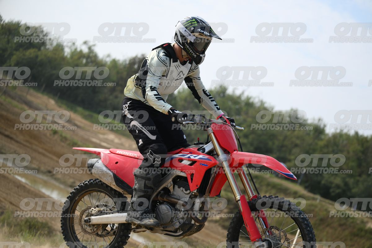HONDA CRF RED - WHITE BLACK SUIT WITH BLACK PANTS - BLACK WHITE GREEN HELMET WITH MONSTER GRAPHICS · DSH_1912