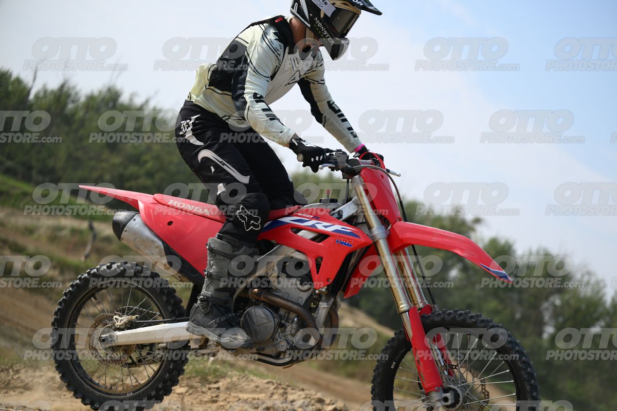 HONDA CRF RED - WHITE BLACK SUIT WITH BLACK PANTS - BLACK WHITE GREEN HELMET WITH MONSTER GRAPHICS · DSH_1913