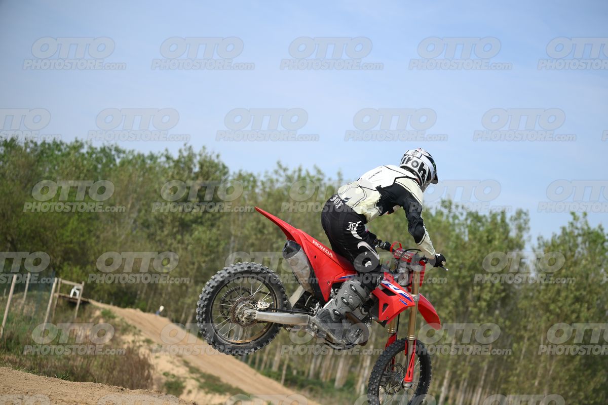 HONDA CRF RED - WHITE BLACK SUIT WITH BLACK PANTS - BLACK WHITE GREEN HELMET WITH MONSTER GRAPHICS · DSH_1918