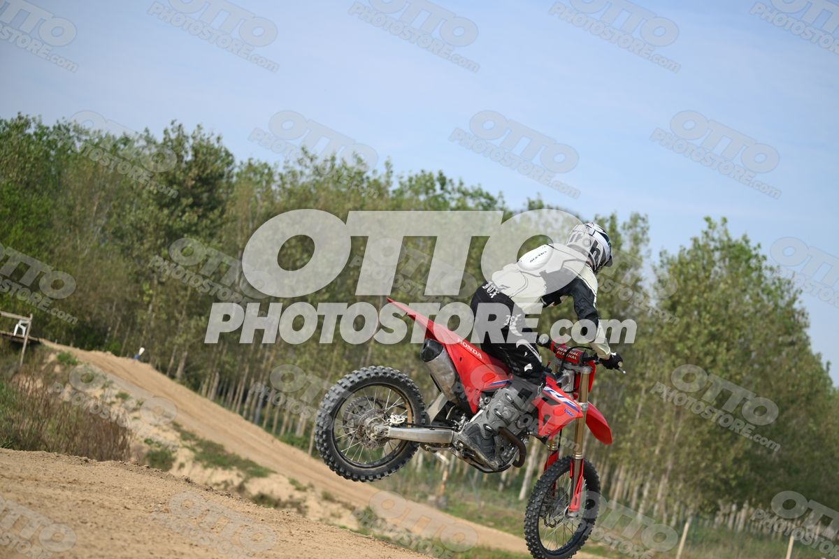 HONDA CRF RED - WHITE BLACK SUIT WITH BLACK PANTS - BLACK WHITE GREEN HELMET WITH MONSTER GRAPHICS · DSH_1919