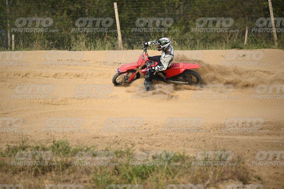 HONDA CRF RED - WHITE BLACK SUIT WITH BLACK PANTS - BLACK WHITE GREEN HELMET WITH MONSTER GRAPHICS · DSH_1953