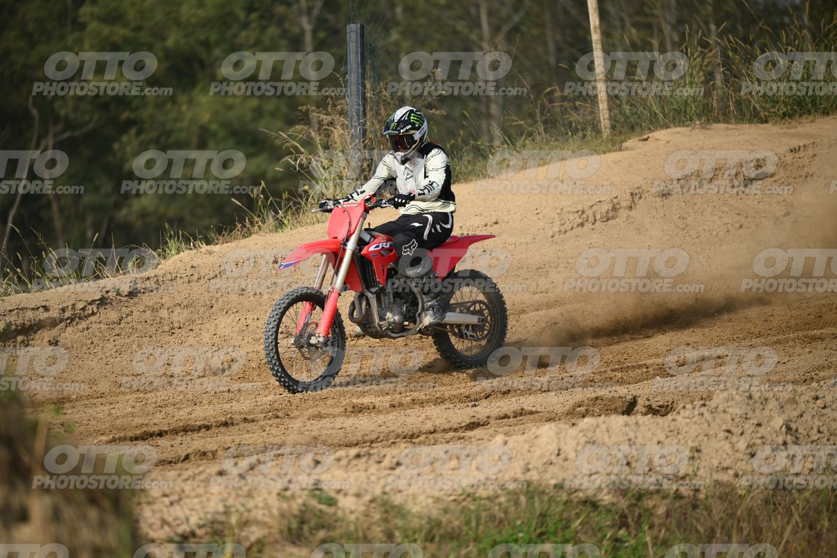 HONDA CRF RED - WHITE BLACK SUIT WITH BLACK PANTS - BLACK WHITE GREEN HELMET WITH MONSTER GRAPHICS · DSH_1964