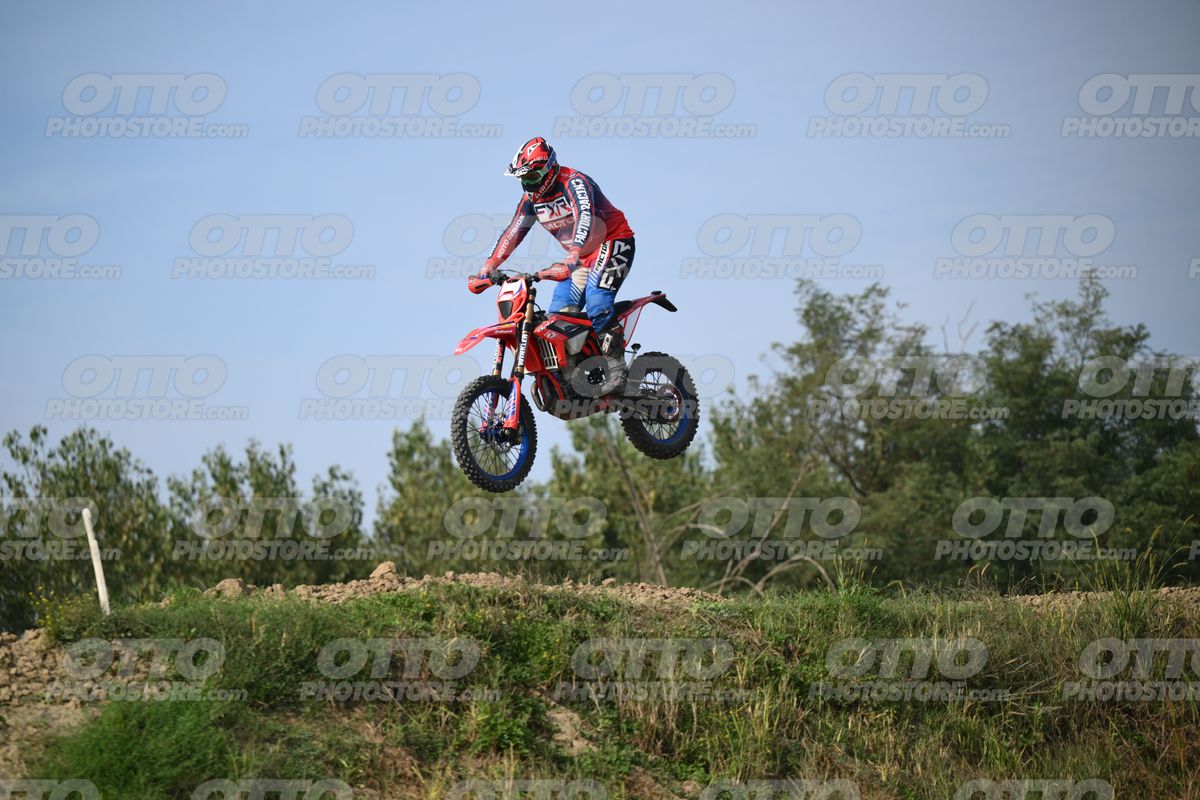 BETA RR RED WHITE BLUE - RED BLACK FXR SUIT WITH BLUE PANTS - WHITE RED HELMET WITH GREEN GOGGLES · DSH_2013