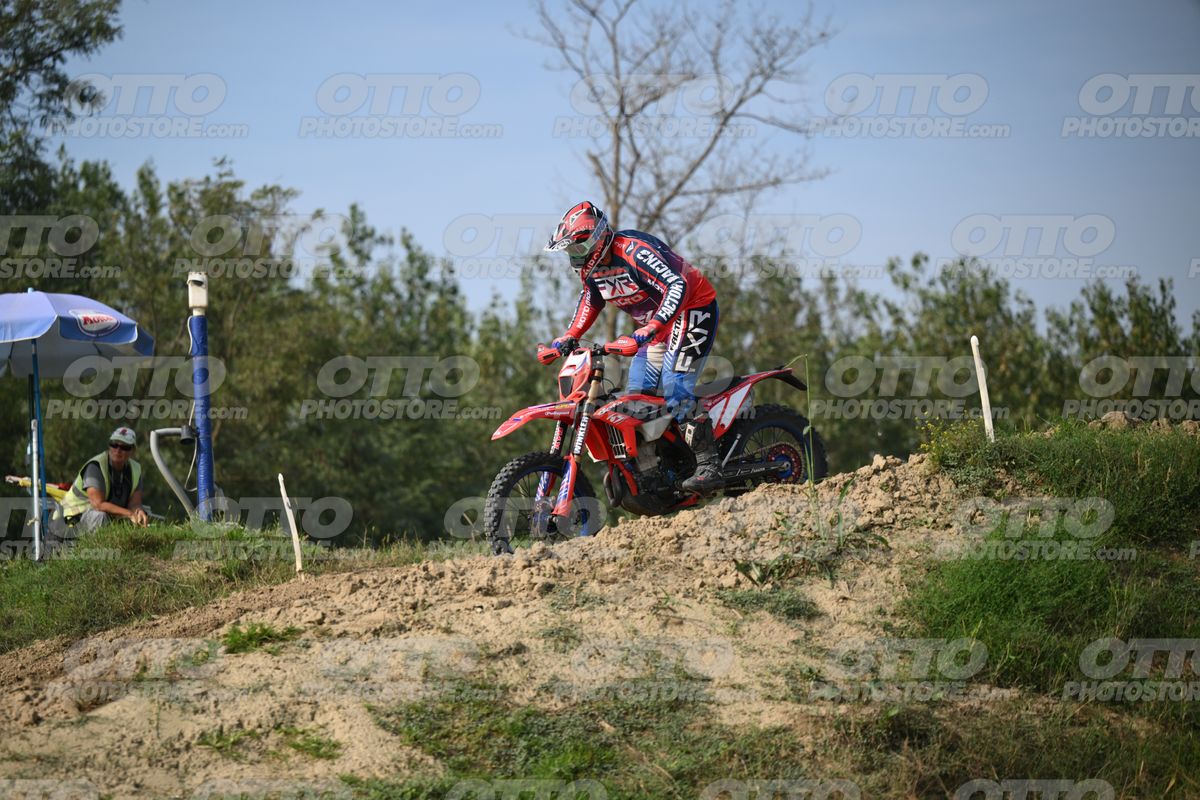 BETA RR RED WHITE BLUE - RED BLACK FXR SUIT WITH BLUE PANTS - WHITE RED HELMET WITH GREEN GOGGLES · DSH_2018
