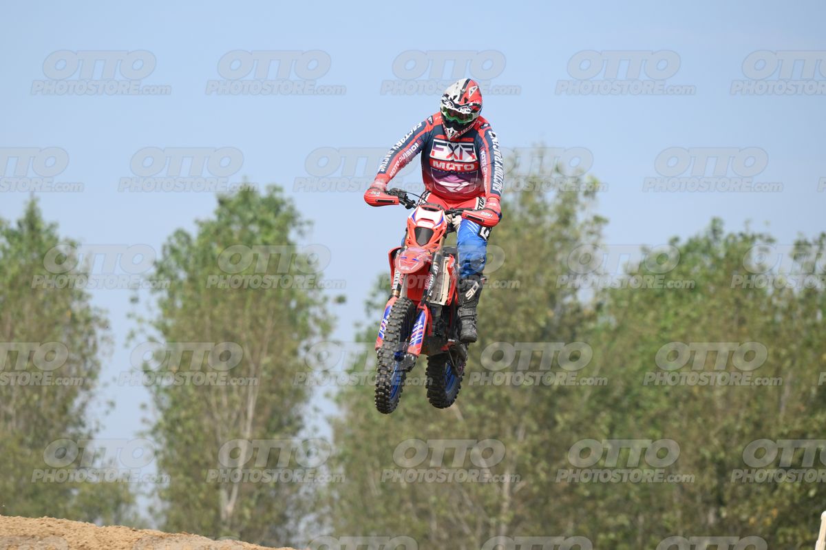 BETA RR RED WHITE BLUE - RED BLACK FXR SUIT WITH BLUE PANTS - WHITE RED HELMET WITH GREEN GOGGLES · DSH_2103