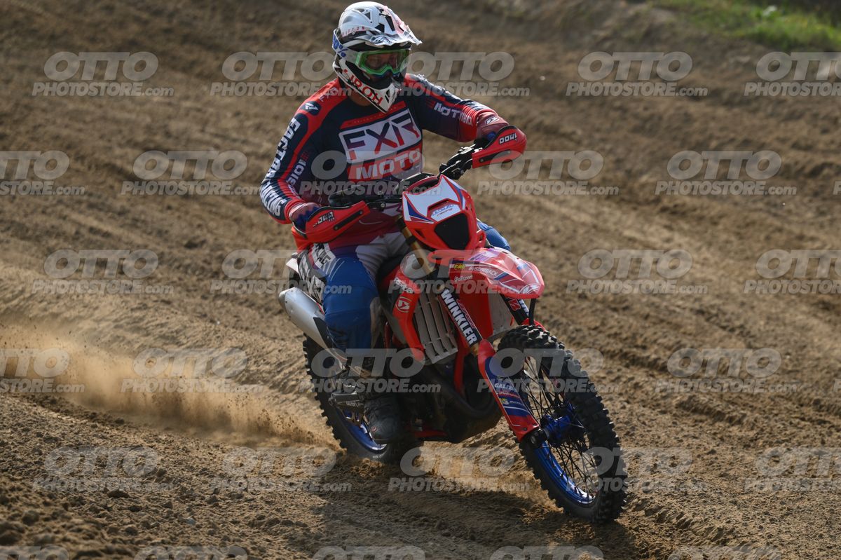 BETA RR RED WHITE BLUE - RED BLACK FXR SUIT WITH BLUE PANTS - WHITE RED HELMET WITH GREEN GOGGLES · DSH_2145