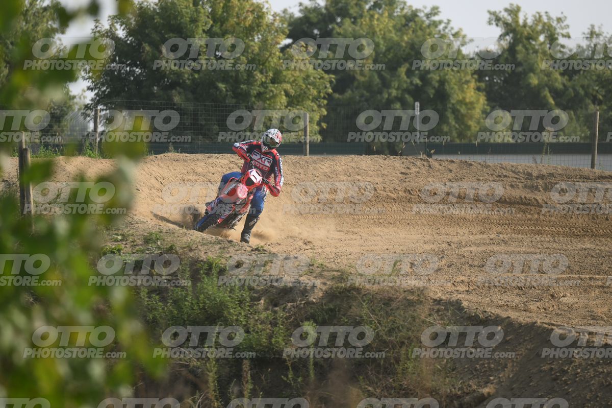 BETA RR RED WHITE BLUE - RED BLACK FXR SUIT WITH BLUE PANTS - WHITE RED HELMET WITH GREEN GOGGLES · DSH_2235
