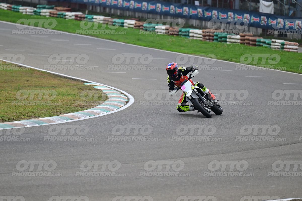 SUPERMOTO 0 YELLOW RED WHITE · DSH_2282