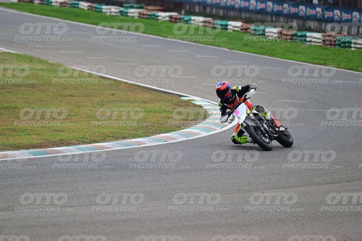 SUPERMOTO 0 YELLOW RED WHITE · DSH_2283