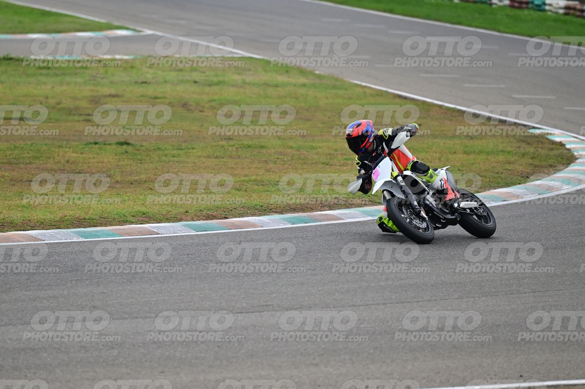 SUPERMOTO 0 YELLOW RED WHITE · DSH_2285