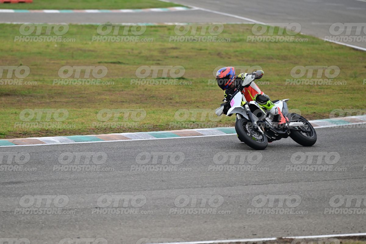 SUPERMOTO 0 YELLOW RED WHITE · DSH_2286