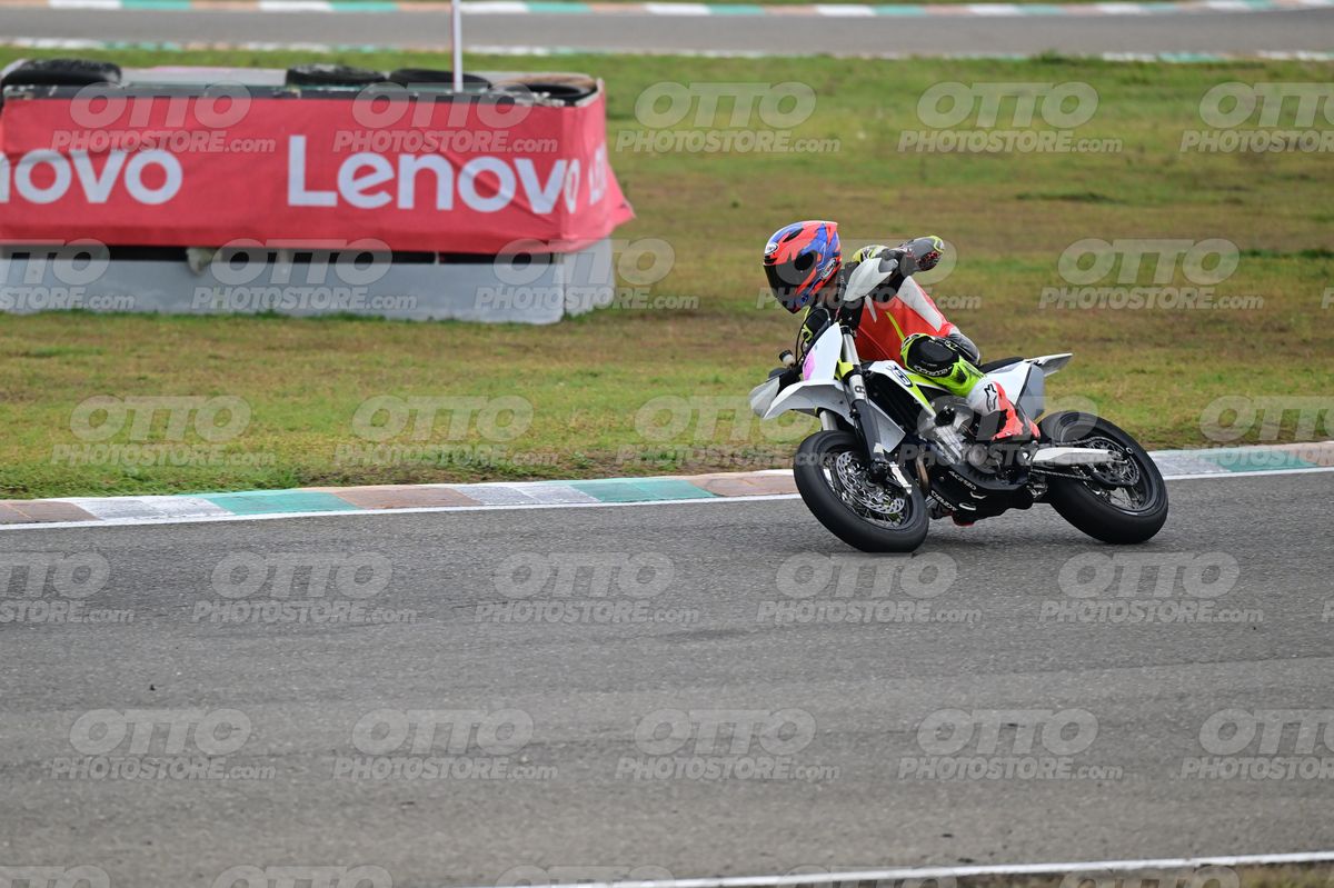 SUPERMOTO 0 YELLOW RED WHITE · DSH_2287