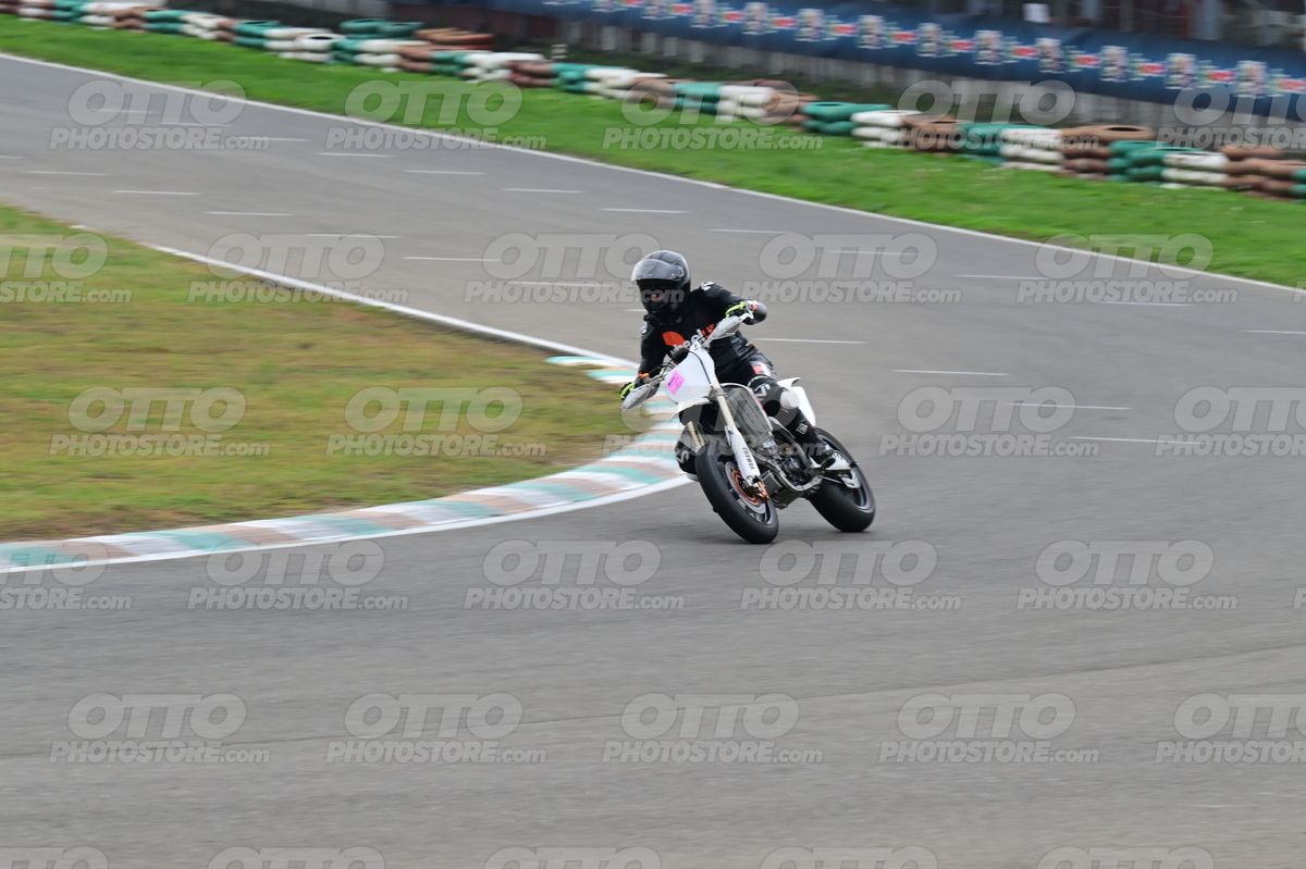SUPERMOTO 0 · DSH_2320