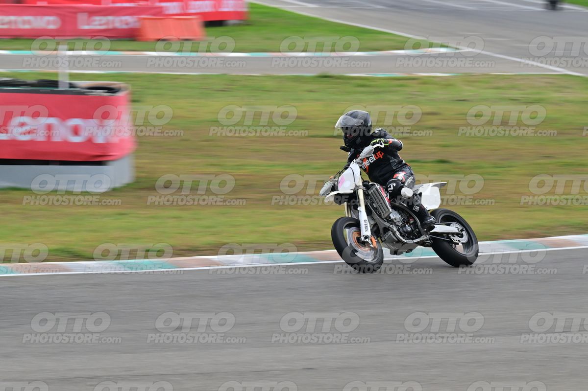 SUPERMOTO 0 · DSH_2323
