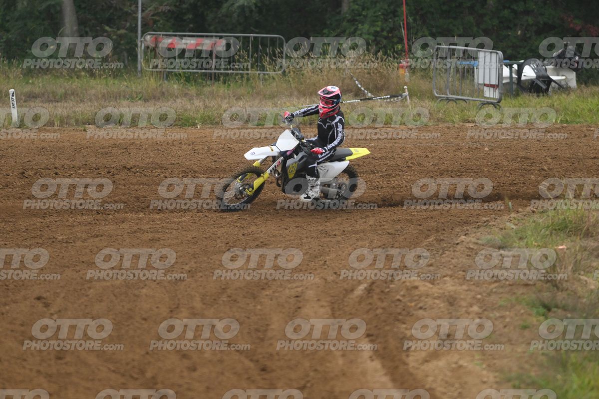 0 HUSQ WHITE YELLOW - BLACK SUITE - RED HELMET · DSH_2370