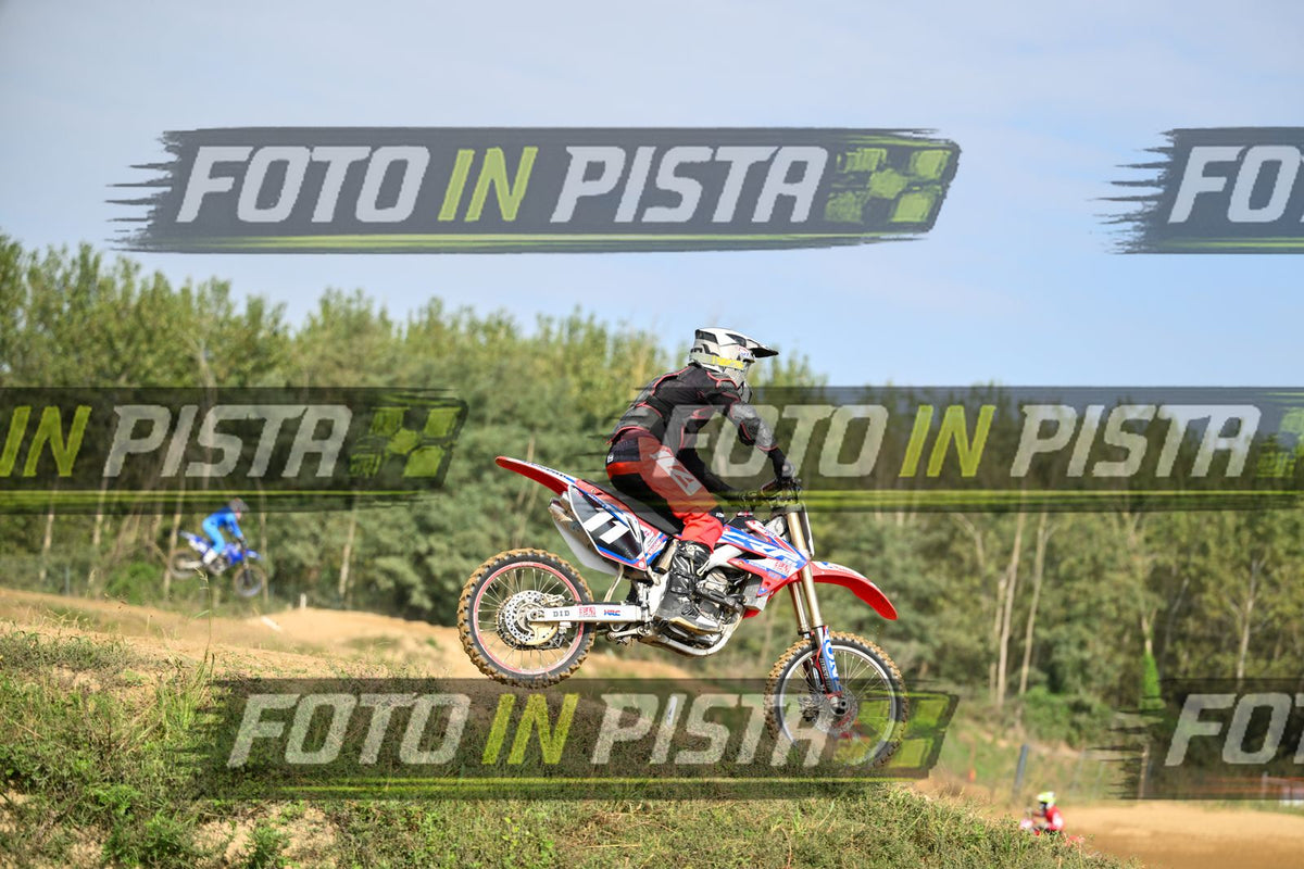 11 · DSH_2438