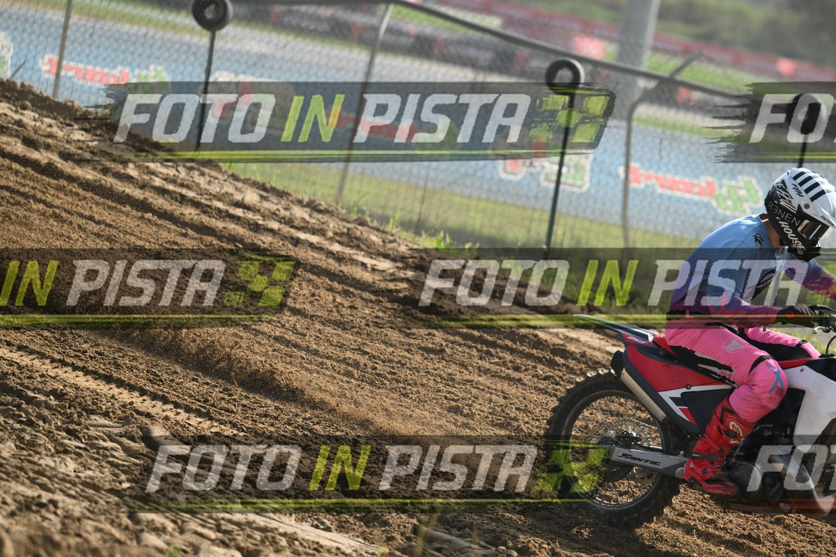 PINK BLUE SUITE - RED WHITE MOTO · DSH_2646