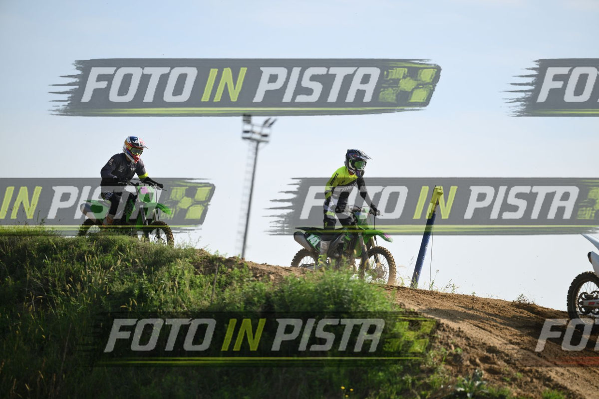 90 · DSH_2695