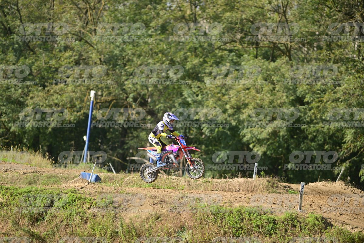 YOUNG 28 · DSH_2819