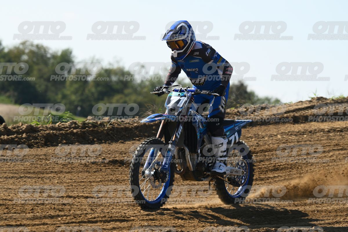 71 · DSH_2926