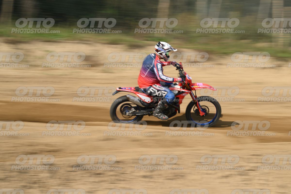 BETA RR RED WHITE BLUE - RED BLACK FXR SUIT WITH BLUE PANTS - WHITE RED HELMET WITH GREEN GOGGLES · DSH_3002