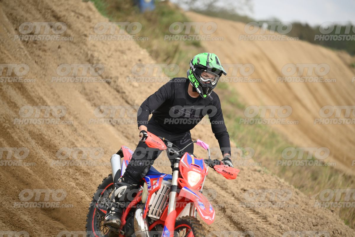 0 - BETA GREEN HELMET · DSH_3172