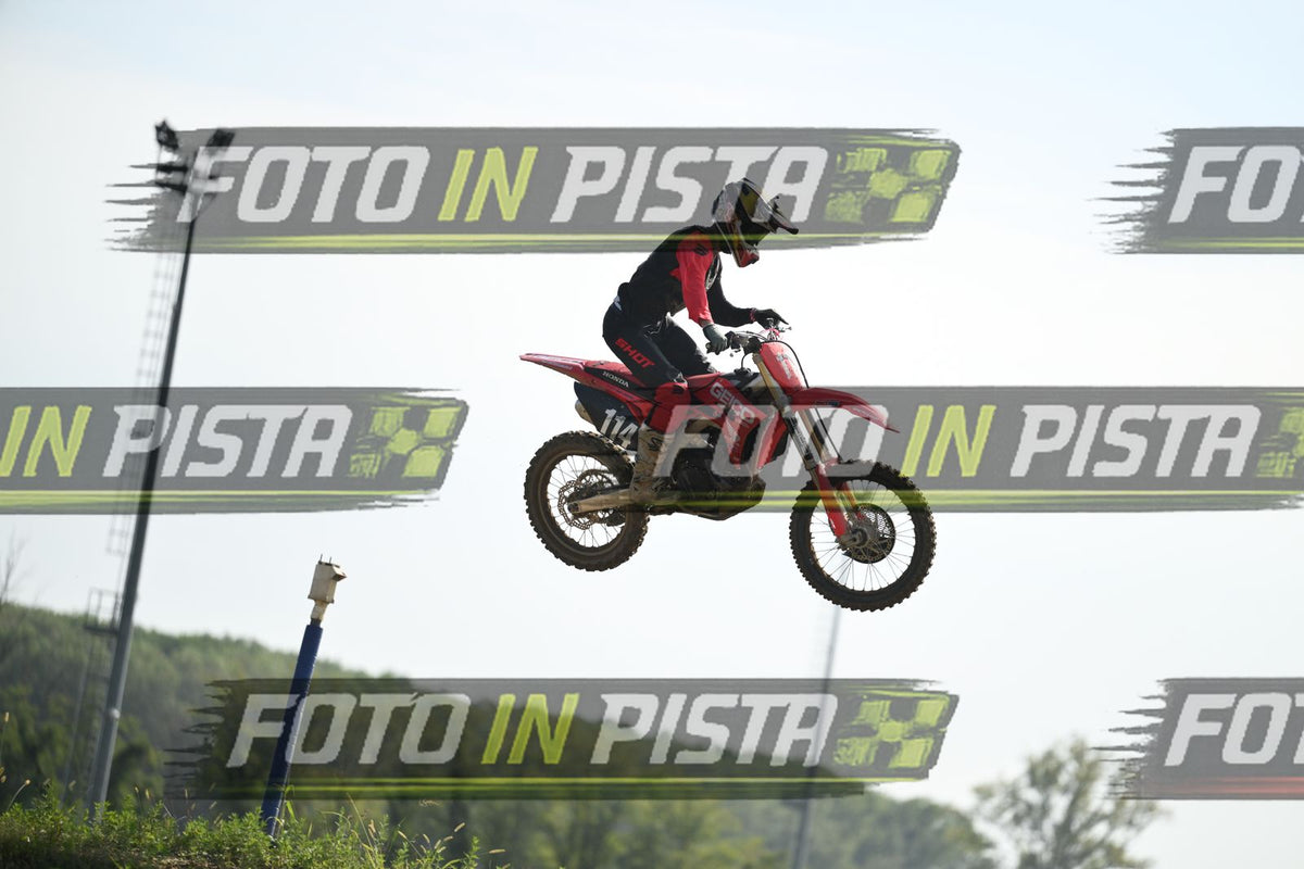 114 · DSH_3196