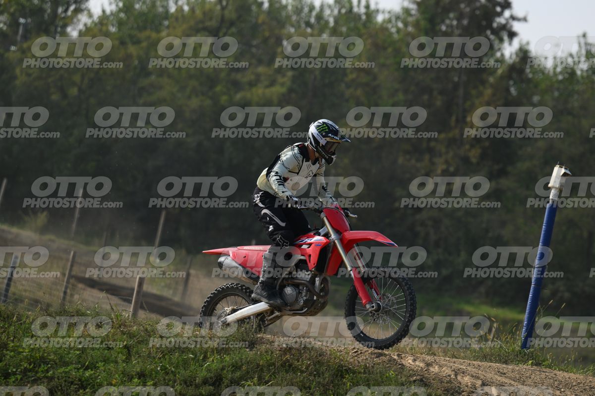 HONDA CRF RED - WHITE BLACK SUIT WITH BLACK PANTS - BLACK WHITE GREEN HELMET WITH MONSTER GRAPHICS · DSH_3200