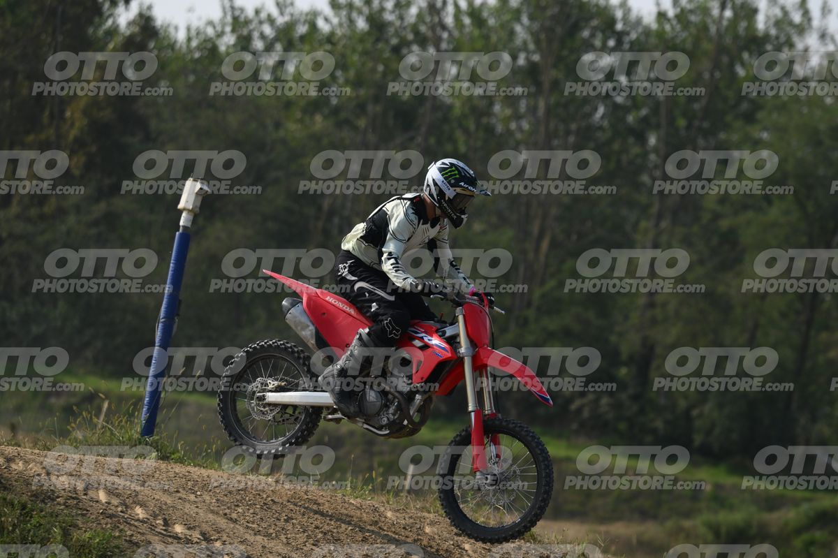 HONDA CRF RED - WHITE BLACK SUIT WITH BLACK PANTS - BLACK WHITE GREEN HELMET WITH MONSTER GRAPHICS · DSH_3204