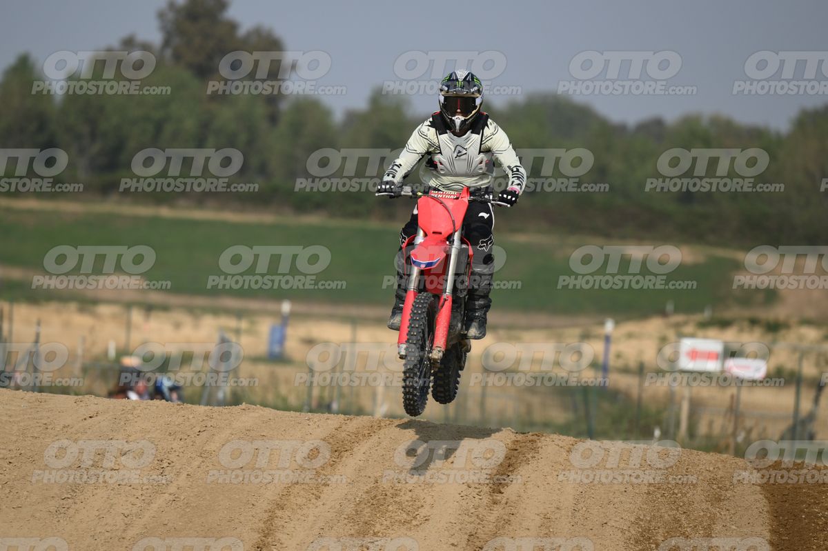 HONDA CRF RED - WHITE BLACK SUIT WITH BLACK PANTS - BLACK WHITE GREEN HELMET WITH MONSTER GRAPHICS · DSH_3216